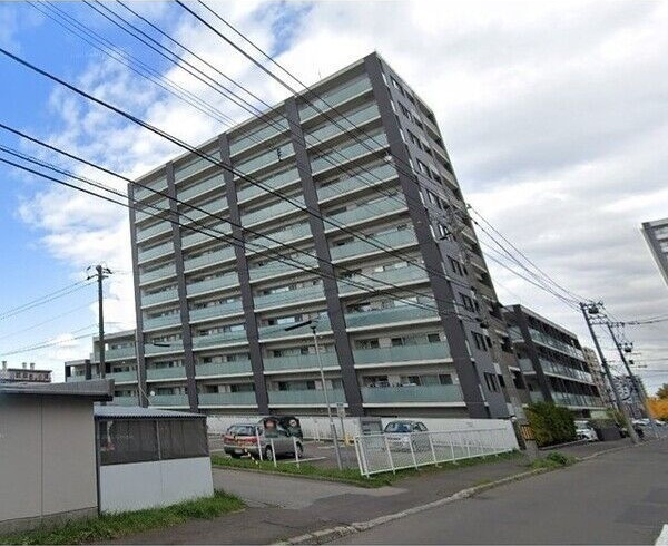 【札幌市白石区菊水三条のマンションのロビー】