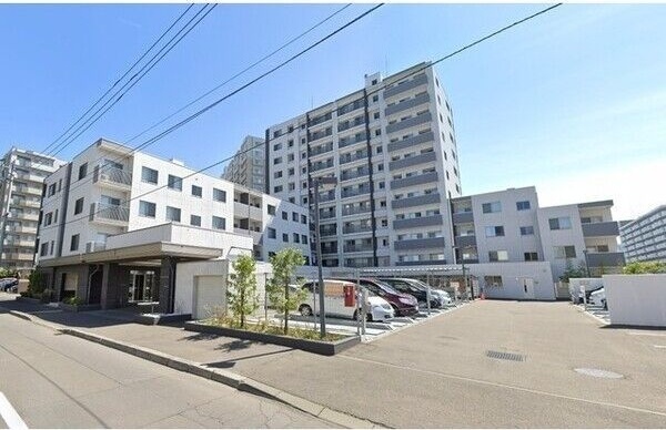 札幌市白石区菊水三条のマンションの建物外観