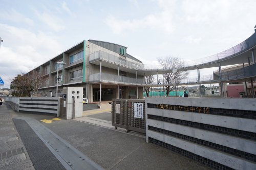 【千葉市中央区松ケ丘町のアパートの中学校】