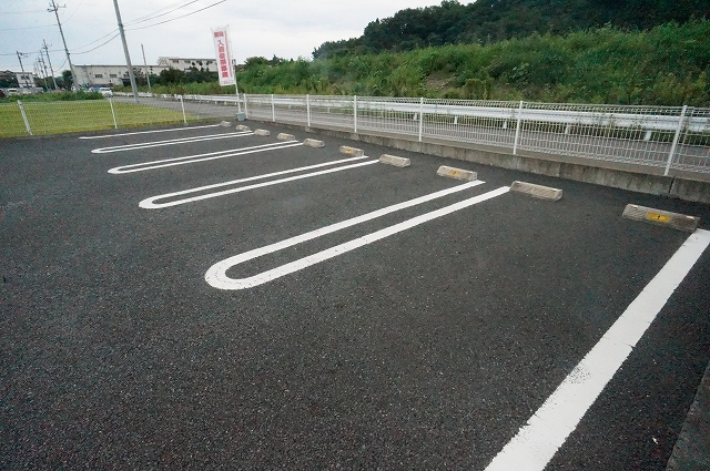 【シャインハーベストＢの駐車場】