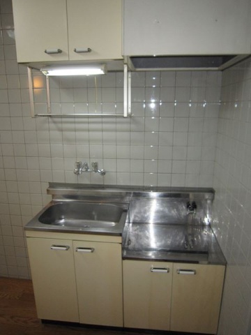 キッチン　写真は別号室のものです。