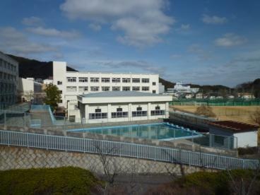 中学校　神戸市立高倉中学校（中学校）まで1295m