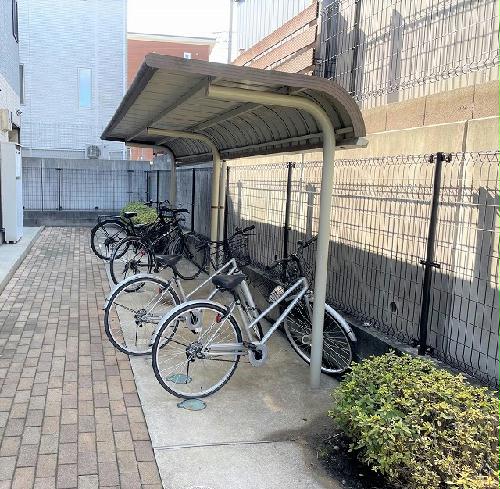 その他共有部分　屋根付き駐輪場完備