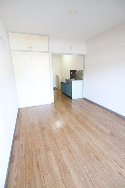 居室・リビング　６帖の洋室です。