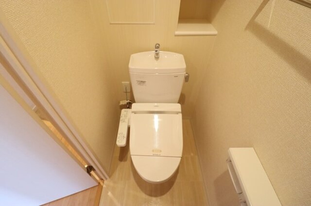 トイレ　温水洗浄暖房便座