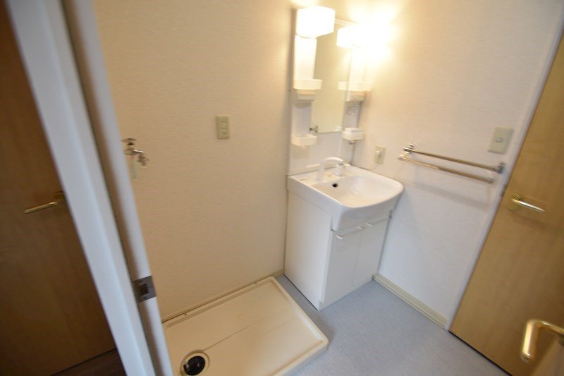 洗面設備　朝に便利な独立洗面台完備♪