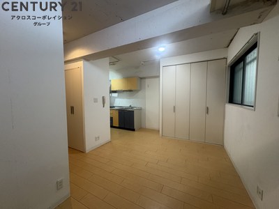 居室・リビング　独立キッチンのため広々と使用できる洋室