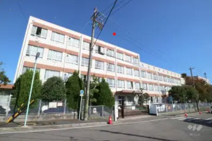小学校　表山小学校（小学校）まで1258m