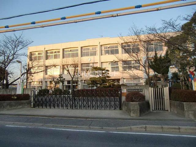 小学校　栗東市立治田西小学校（小学校）まで658m