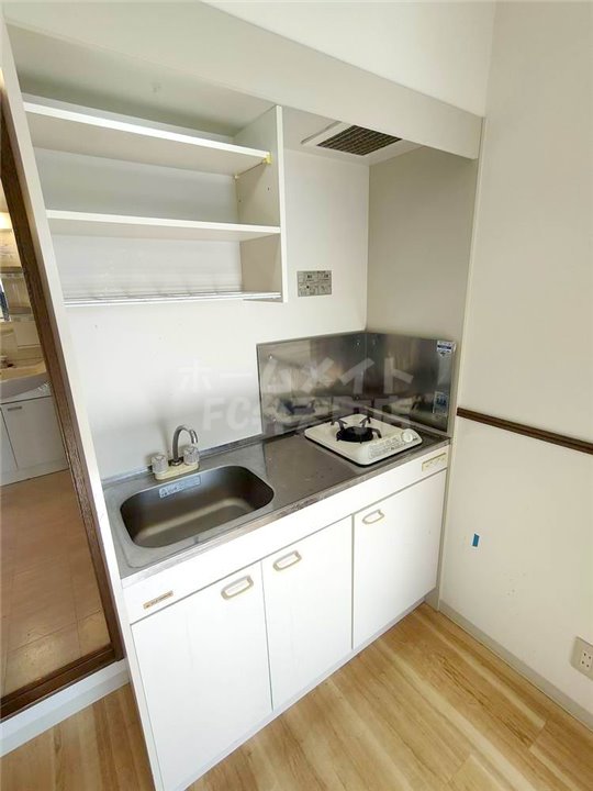 キッチン　コンパクトなキッチンで掃除もラクラク