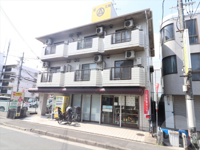 建物外観　ＲＣ造３階建てのマンション