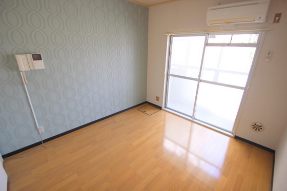 居室・リビング　※別部屋の写真です