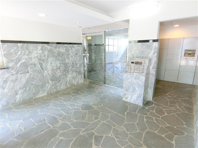 エントランス　防犯カメラTVモニター付オートロック宅配BOXメールBOX管