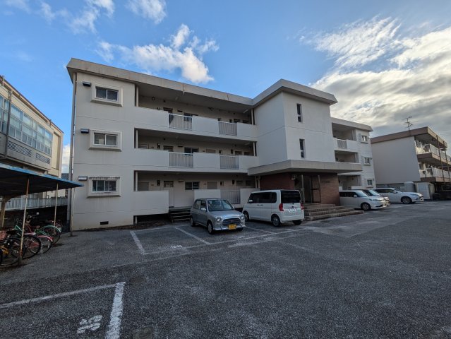 建物外観　現況と異なる部分は現況を優先いたします。