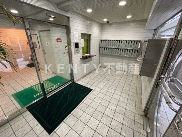 エントランス　建物の内部です