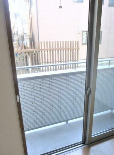 バルコニー　★洗濯物を干すスペース充分に取れます★