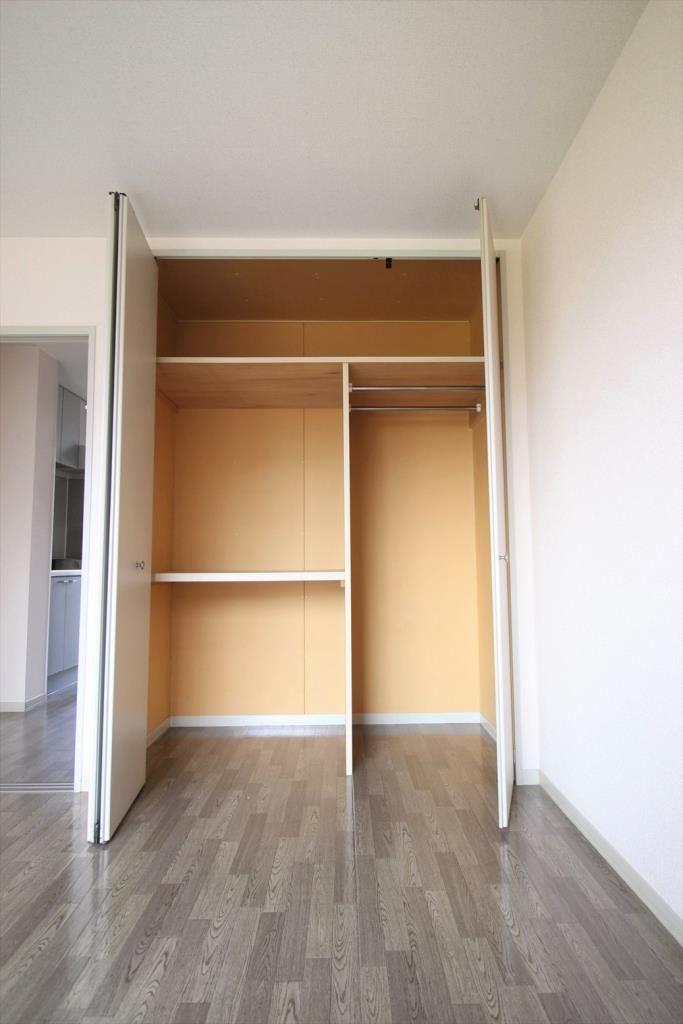 収納　使いやすい棚付きクローゼット