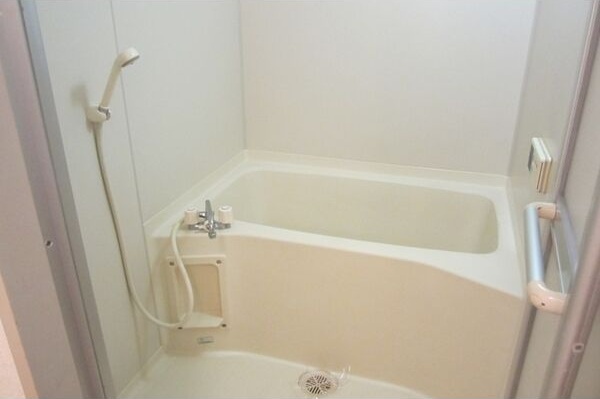 バス・シャワールーム　イメージ（同じ建物の別のお部屋の写真です）