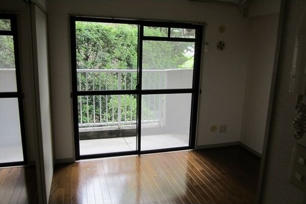 居室・リビング　イメージ（同じ建物の別のお部屋の写真です）