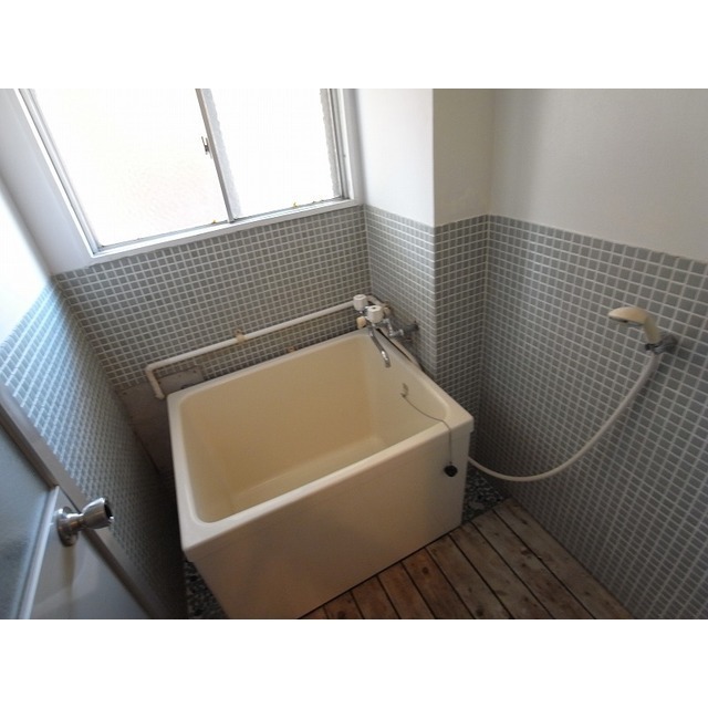 バス・シャワールーム　同間取り１０１号室の写真利用（反転タイプ有）