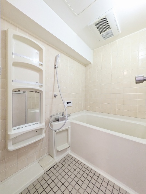 バス・シャワールーム　追い焚き・浴室乾燥機付き