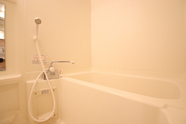 バス・シャワールーム　※別部屋の参考写真のため、現状優先です。