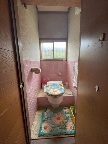 トイレ　リフォーム前のトイレ（現在リフォーム中）