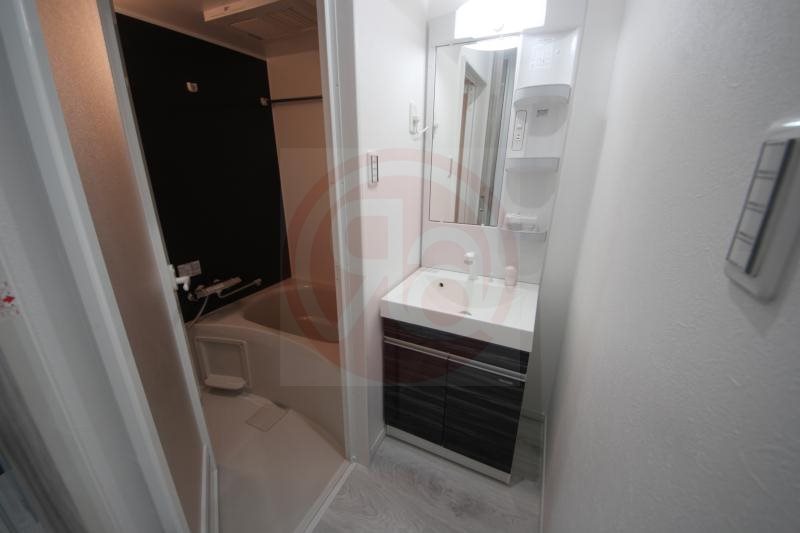 洗面設備　ゆったりとスペースのある洗面所