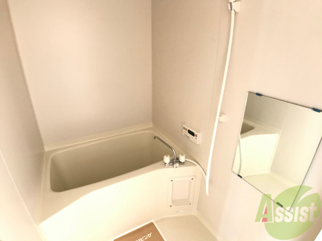 バス・シャワールーム　浴室は狭すぎず、シャワーも浴びやすそうです。