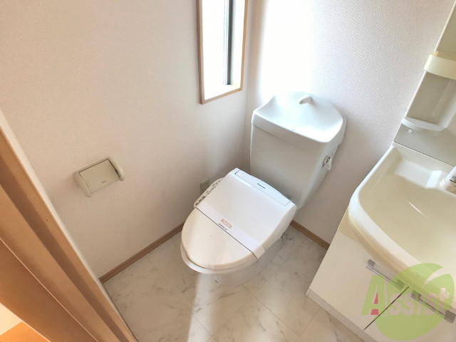 トイレ　トイレはウォシュレット機能付き。シャワートイレは日本の宝。