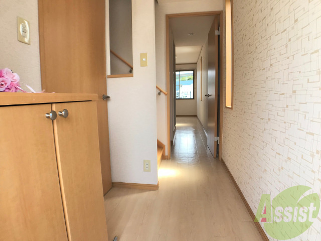 玄関　玄関からの様子です。ＤＫに繋がっています。