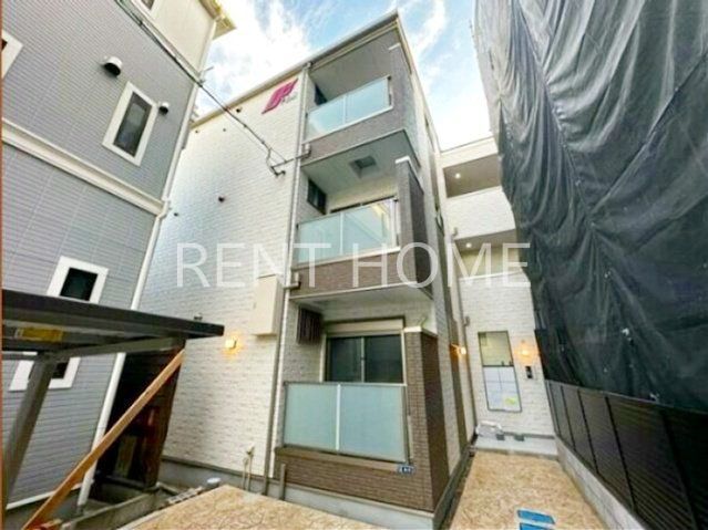 建物外観　3階建てのスマートな建物です。