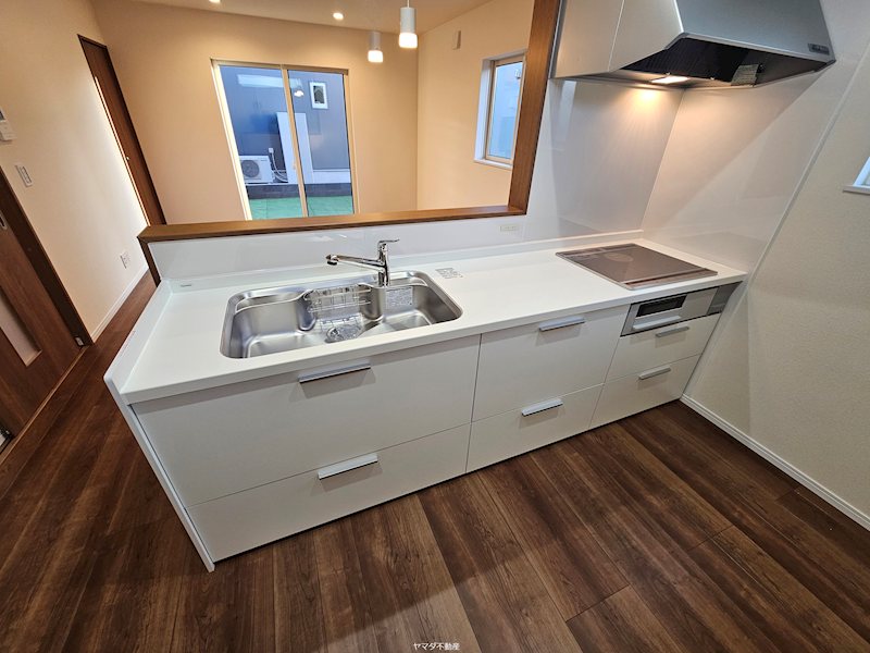 キッチン　３口IHコンロ付き