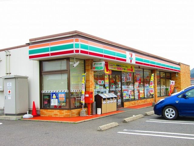 コンビニ　セブンイレブン（コンビニ）まで700m