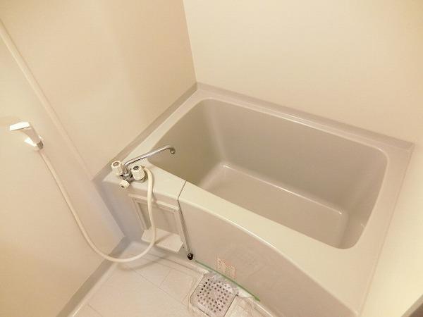 バス・シャワールーム　キレイにリフォームされています！