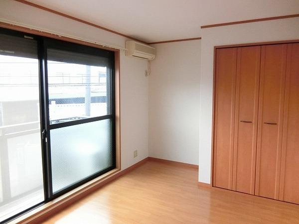 居室・リビング　広々とした洋室！