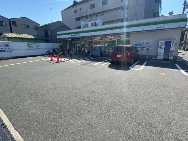 コンビニ　ファミリーマート（コンビニ）まで1176m