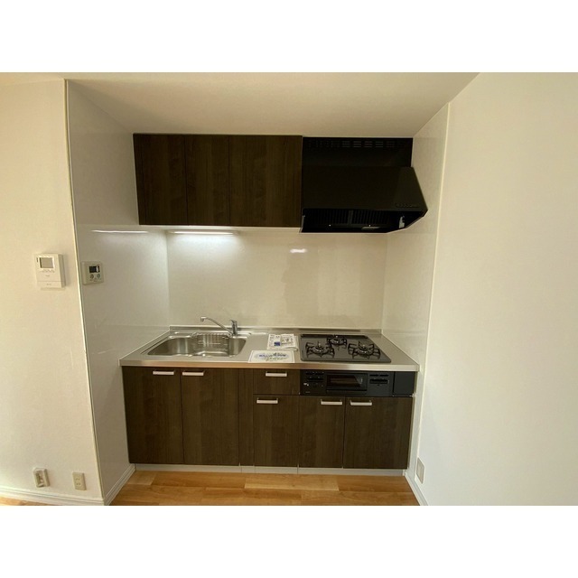 キッチン　３口コンロ・システムキッチン