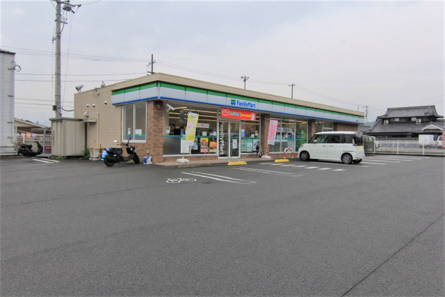 コンビニ　ファミリーマート　砥部麻生店（コンビニ）まで1000m