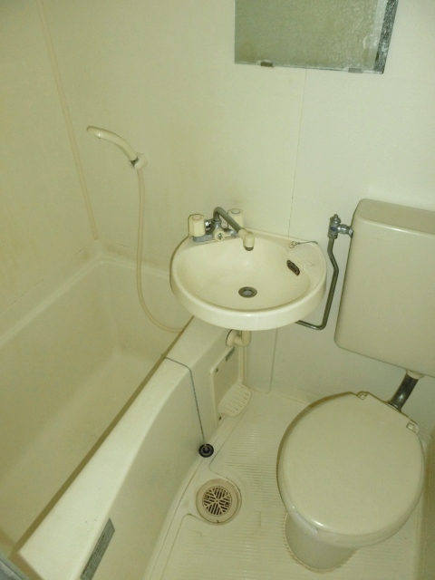 バス・シャワールーム　清潔感のあるバスルーム。