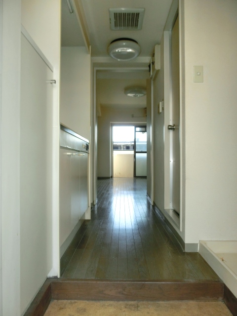 玄関　玄関入るとこんな感じ。