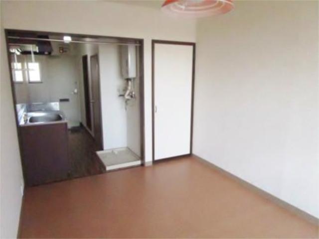 居室・リビング　６帖の洋室です