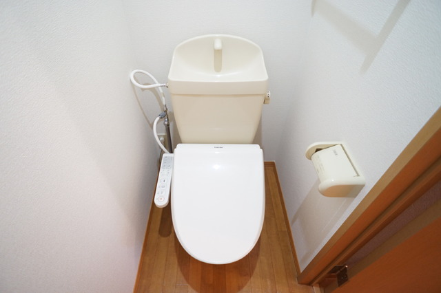 トイレ　温水洗浄便座