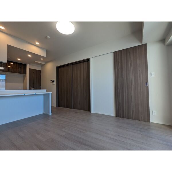 居室・リビング　☆明るい洋室☆