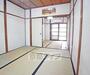 居室・リビング　広々とした和室で落ち着きますね・