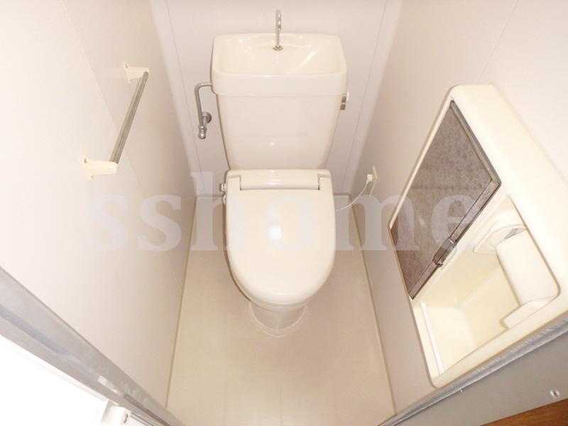 トイレ　収納スペースあります☆