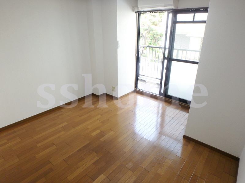 居室・リビング　きれいなフローリングの洋室☆