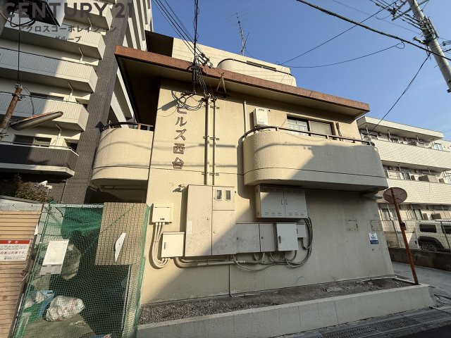 建物外観　居住者専用のゴミ置き場あります♪