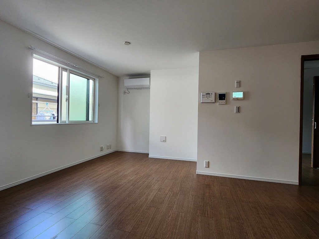 居室・リビング　ゆとりあるリビング　全室エアコン完備