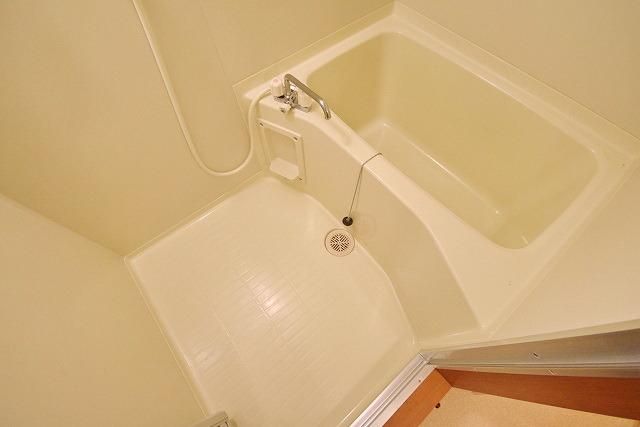 バス・シャワールーム　★清潔感のあるバスルームです★